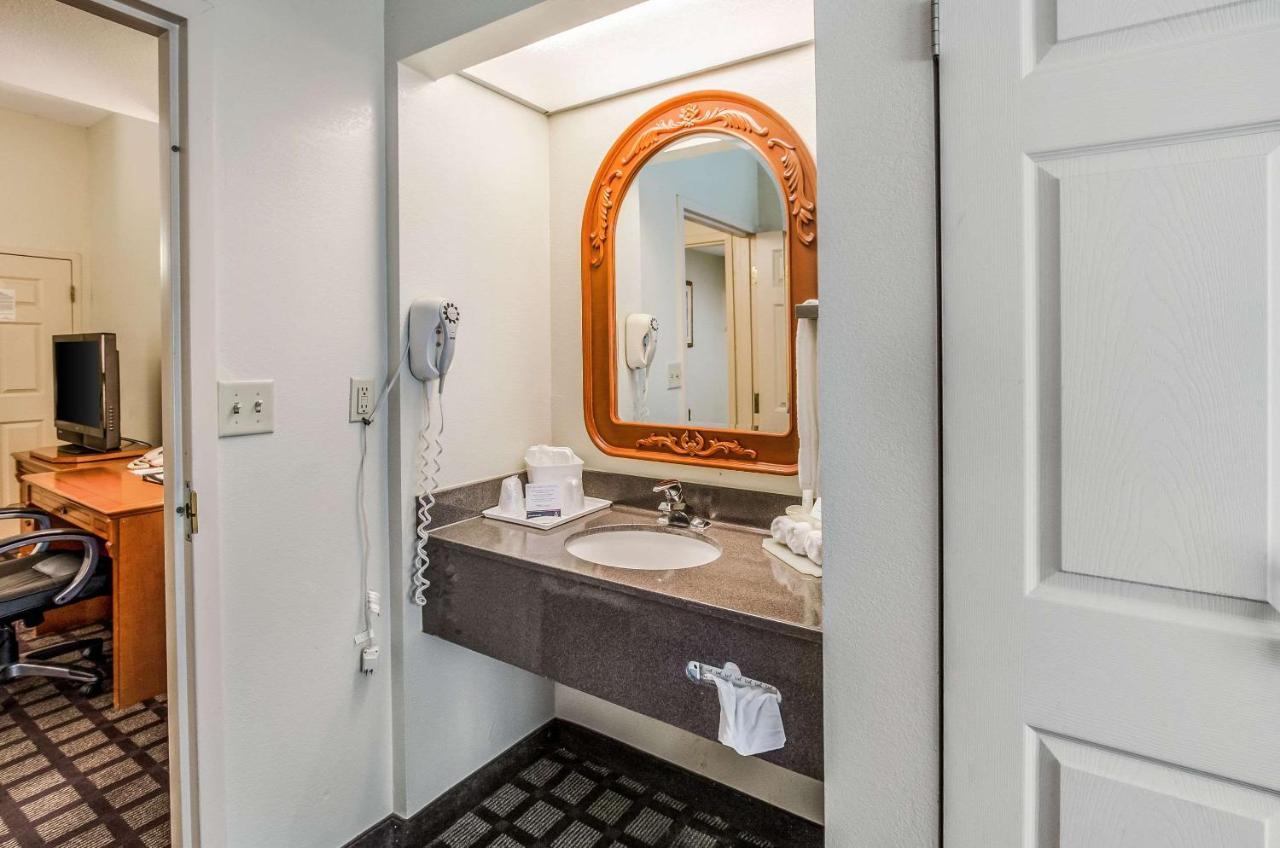 Savannah Gateway Hotel & Suites Georgetown Exteriör bild